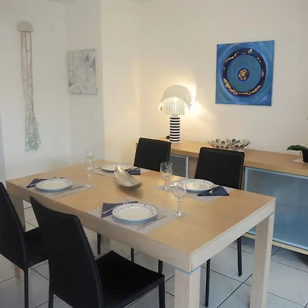 Camelia By Fewotessin * לוקרנו